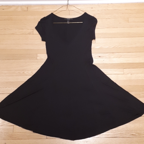 FOREVER 21 black v-neck dress - Picture 5 of 5